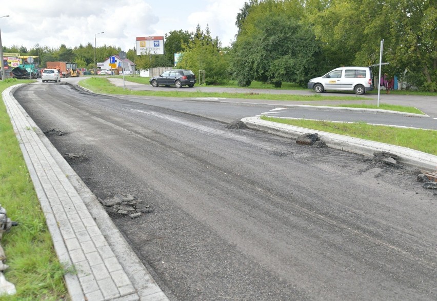 Na ulicy Żółkiewskiego trwają prace drogowe. Prowadzone są...