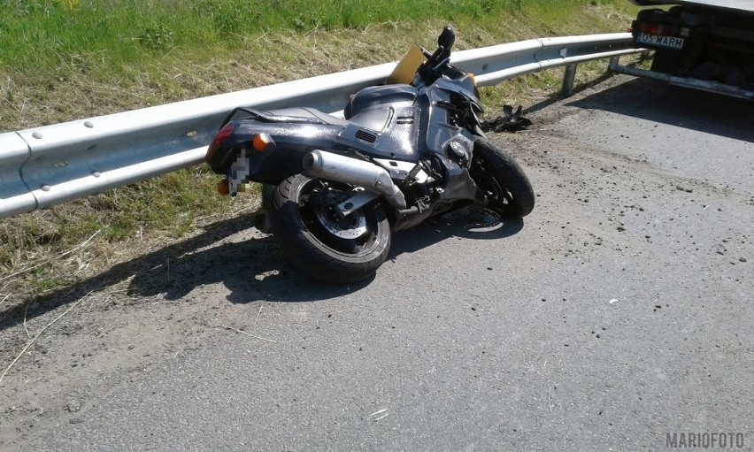 Motocyklista z obrażeniami trafił do szpitala.