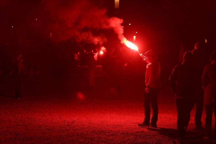 Ratusz złożył zawiadomienie do prokuratury ws. Marszu Niepodległości. Za hasła nawołujące do nienawiści, otwarty ognień i użycie rac