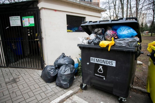 Śmieci w Opolu. Od 2021 roku wzrasta opłata dla mieszkańców za odbiór odpadów. Radni zatwierdzili jednak nową zniżkę. Kto może skorzystać?