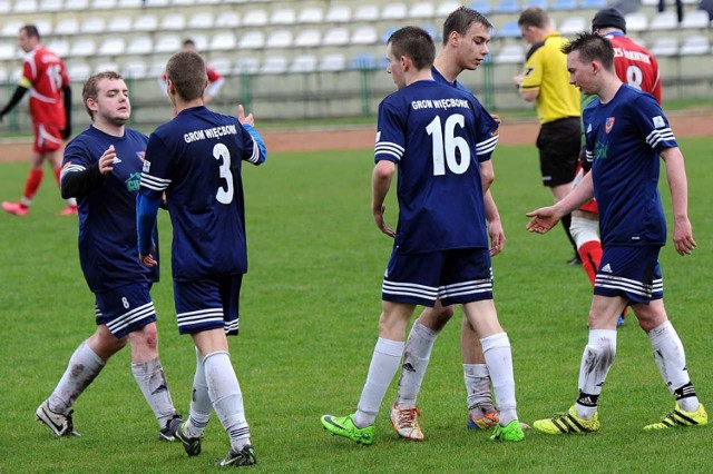 Piłkarze rezerw więcborskiego Gromu rozbili w weekend Victorię Mąkowarsko.