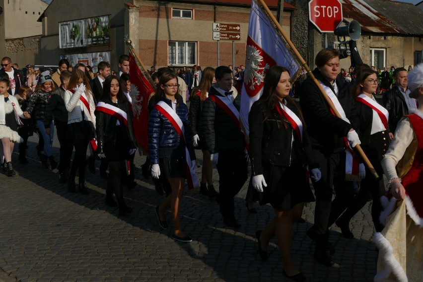 Koziegłowy: Polonez dla Niepodległej w ramach obchodów 100-lecia odzyskania niepodległości