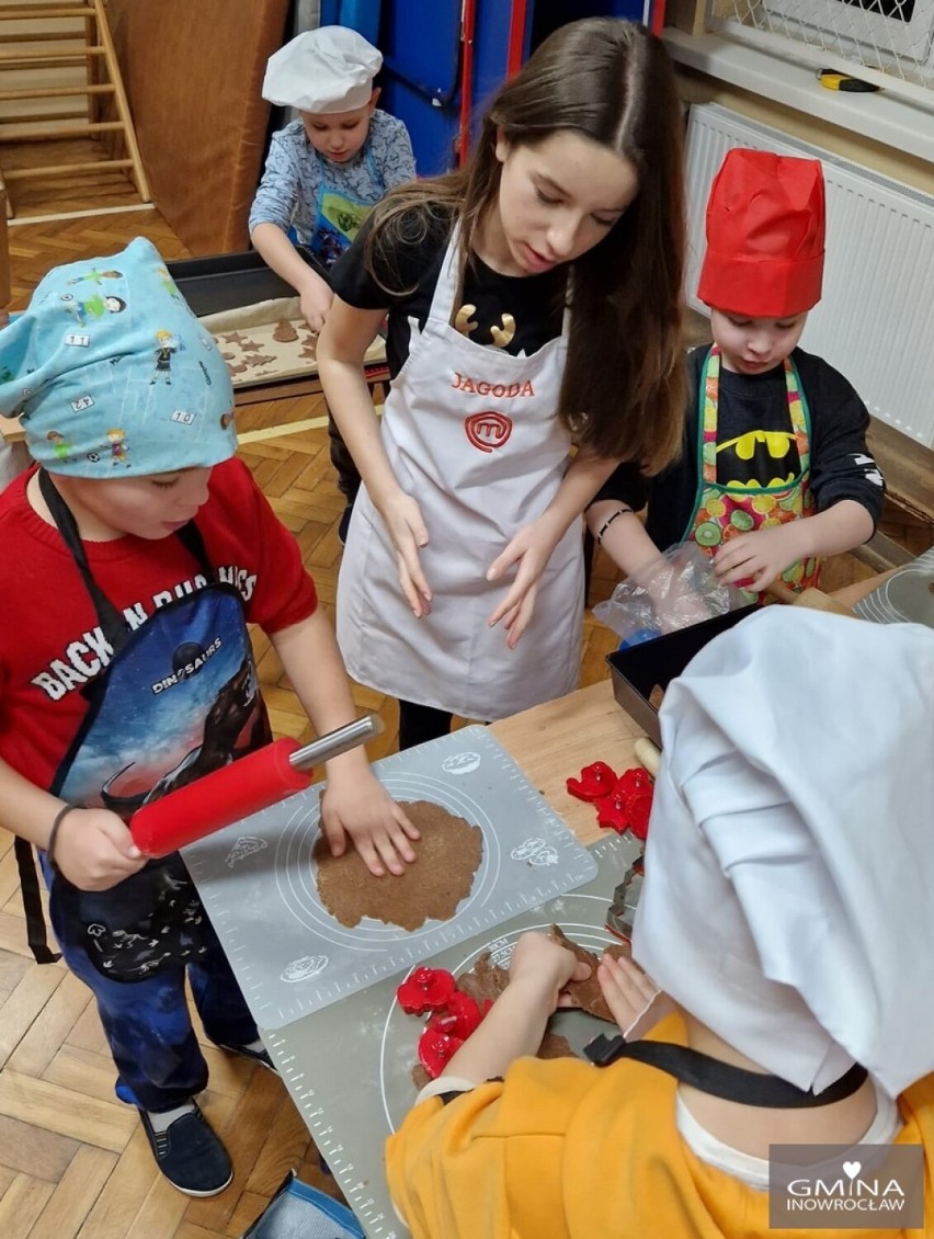Jagoda Łaganowska, zwyciężczyni VI edycji programu Master Chef Junior prowadziła warsztaty kulinarne dla uczniów szkoły w Orłowie