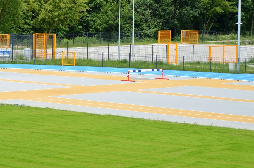 Stadion lekkoatletyczny w Wieruszowie już służy sportowcom. Nowoczesny kompleks zbudowano za ponad 10 mln zł ZDJĘCIA