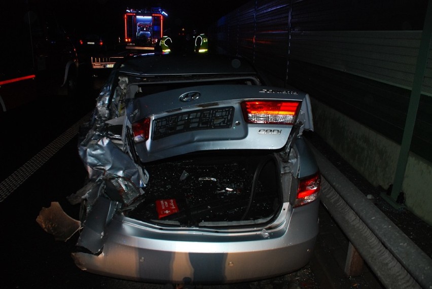 Śmiertelny wypadek na trasie S7. Tir zaczepił o stojący na poboczu pojazd
