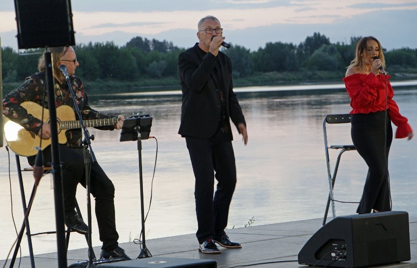 W nadwiślańskim ogródku letnim restauracji "Przebojowe...