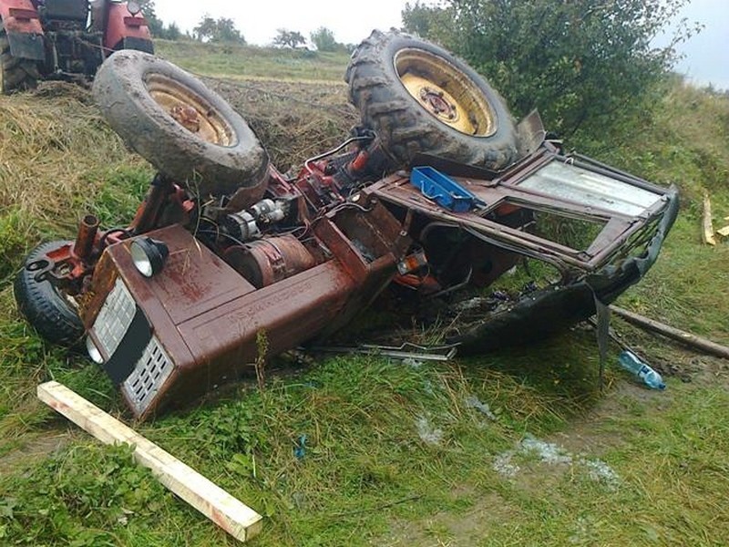 Wypadek w Złożeńcu: Traktor przygniótł mężczyznę.