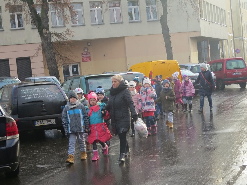 Tradycyjnie od kilku lat w dniu św. Mikołaja przedszkolaki i...