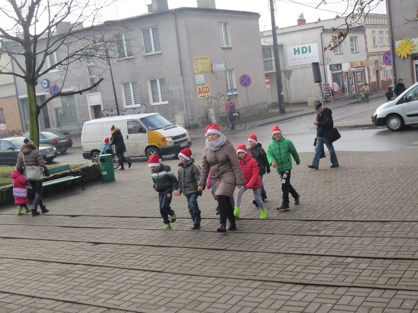 Tradycyjnie od kilku lat w dniu św. Mikołaja przedszkolaki i...