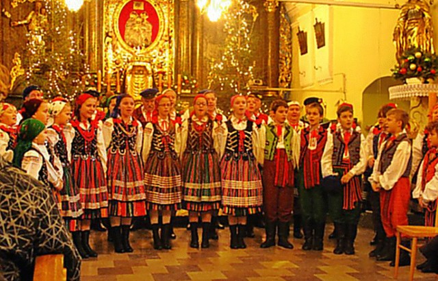 Zespoły Smardzewianie i Mali Smardzewianie  koncert kolęd w Sanktuarium Św Anny 
w Smardzewicach 12 01 2014