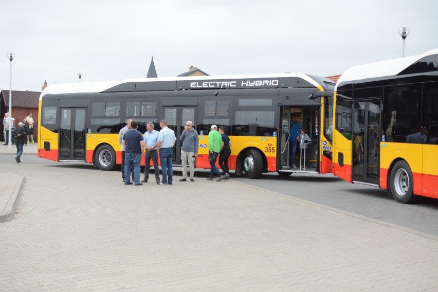 Hybrydowe autobusy są już w Grudziądzu. Wkrótce wyjadą na ulice [wideo, zdjęcia]