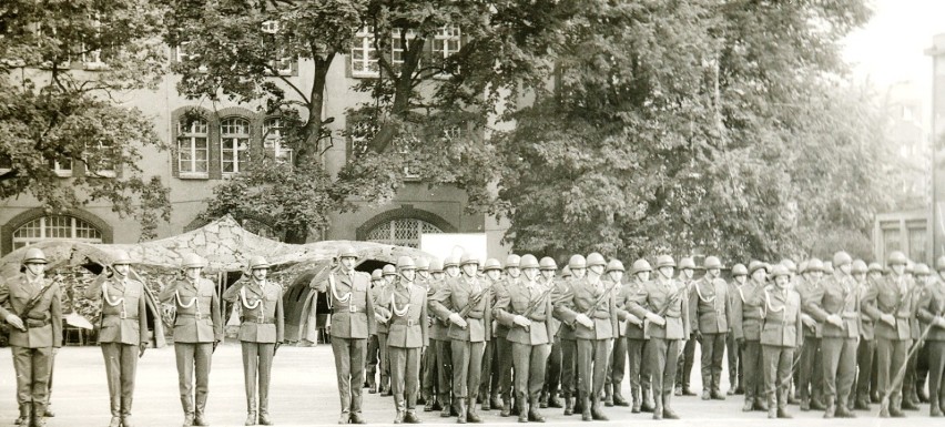 Zobacz wojsko w Głogowie na starych zdjęciach. Tak wyglądło życie żołnierzy. Dużo zdjęć