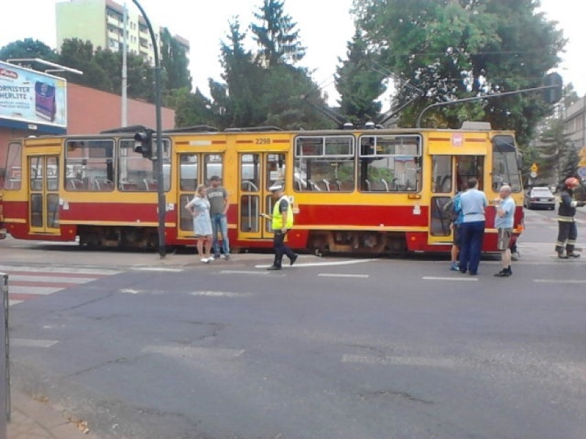 źródło: Wypadek na Przybyszewskiego. Tramwaj zderzył się z...