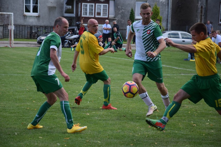 W szranki Jemiołów Cup 2017 stanęły drużyny: Mgła Jemiołów,...