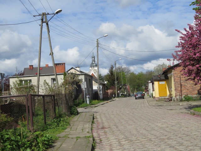 Trylinka z ulicy Zamkowej zapewne zniknie, ale pozostaną brzydkie betonowe lampy i wiszące kable elektryczne.