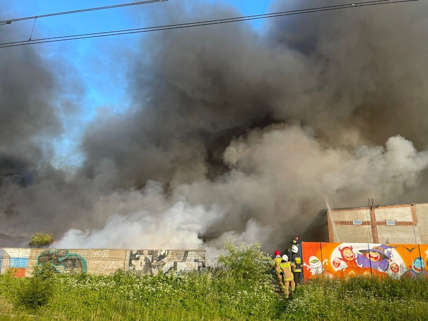 Ogromny pożar złomowiska w Lęborku (23.06.2022