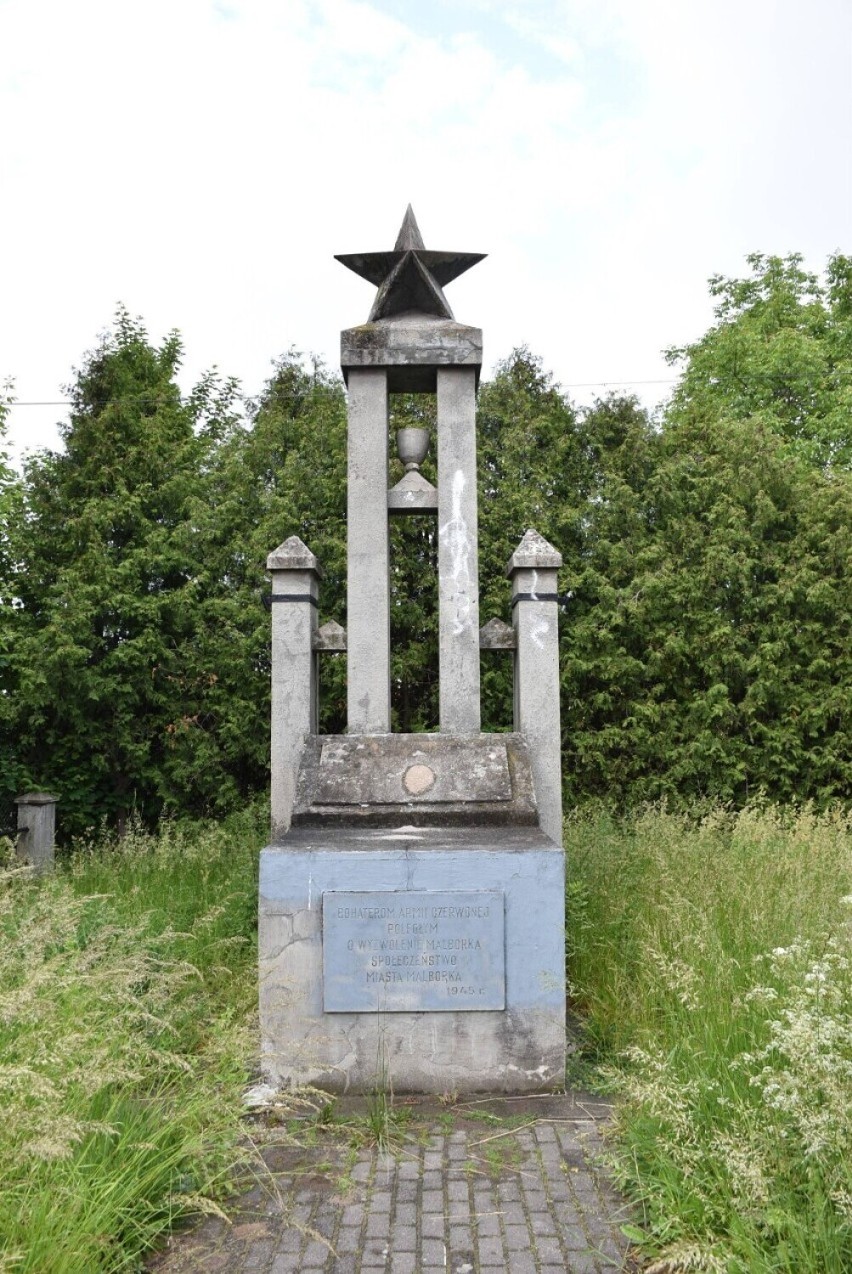 Malbork. Pomnik z gwiazdą i działo samobieżne skreślone z ewidencji zabytków. To otwiera drogę do usunięcia symboli Armii Czerwonej z miasta