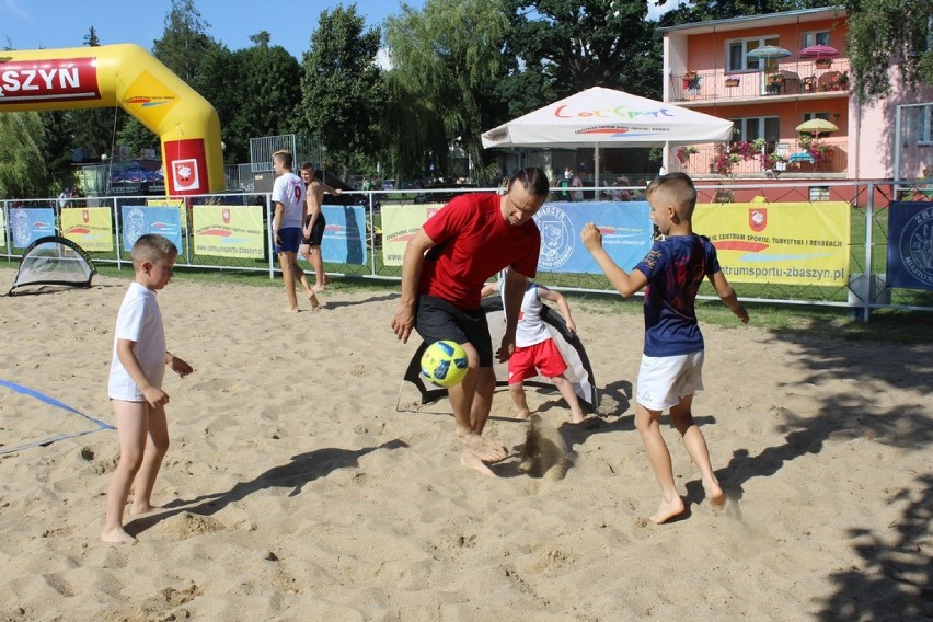 Gry i zabawy z piłką nożną i na rolkach