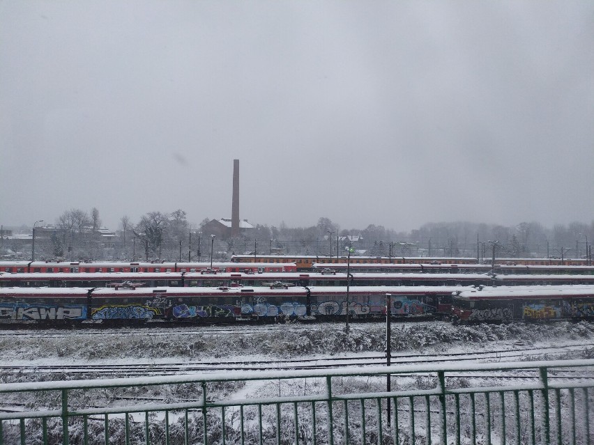 Opuszczone pociągi w Częstochowie - tu stoją niszczejące składy. Gdzie znajduję się to miejsce? Zobacz zdjęcia zimą!