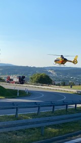 Śmiertelny wypadek motocyklisty na zakopiance w Chabówce. Uderzył w barierki