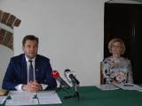 Burmistrz Sandomierza Marcin Marzec bez swojego zastępcy Pawła Niedźwiedzia. Kto zostanie nowym wiceburmistrzem?