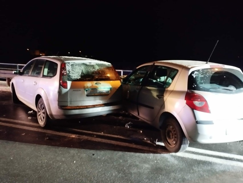 W Wartkowicach doszło do czołowego zderzenia dwóch pojazdów