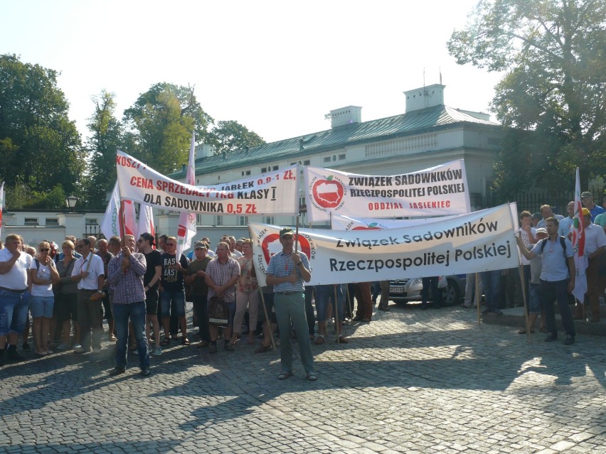 Protest sadowników w Warszawie. Utrudnienia w centrum miasta