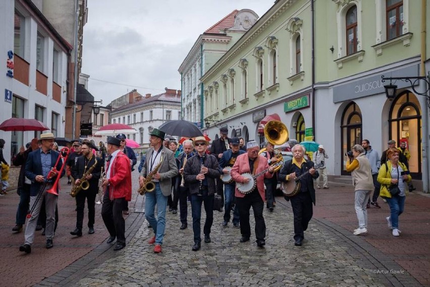 XIV Letni Festiwal Jazzu Tradycyjnego powraca do Tarnowa. W...