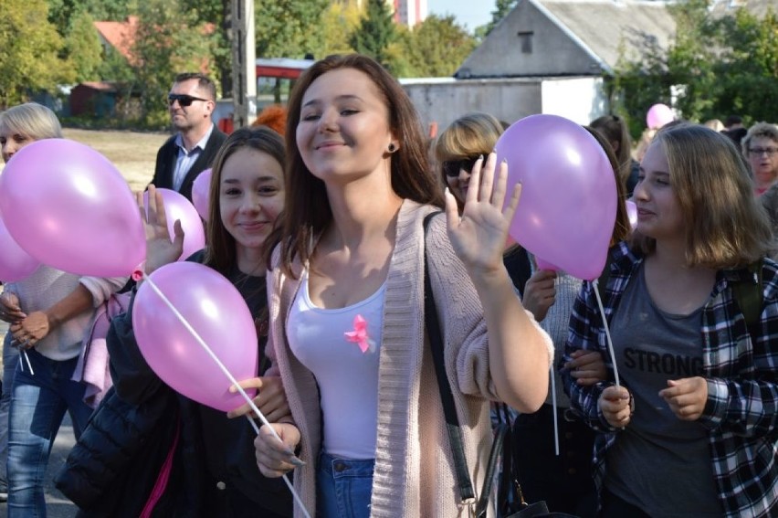 IX marsz Różowej Wstążeczki w Skarżysku. Kilkaset osób poszło, by przypomnieć, jak ważna jest profilaktyka