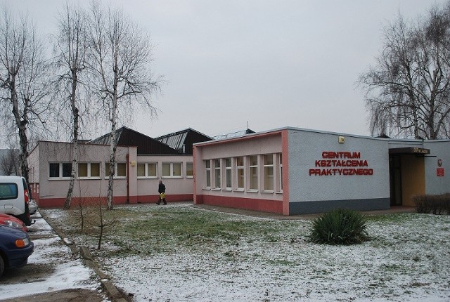 Najdroższa będzie wymiana dwóch kolejnych świetlików na dachu Centrum Kształcenia Praktycznego w Lesznie.