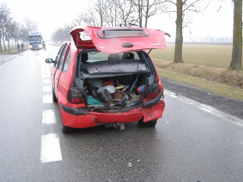 Poranny wypadek w Cisach [ZDJĘCIA]. Zderzyły się dwa samochody osobowe