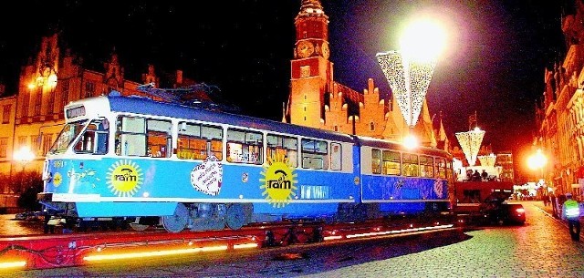 W 2005 roku na Rynku już sprzedawano tramwaj typu "ogórek". Teraz pod młotek pójdzie kolejny, ale już przed aquaparkiem