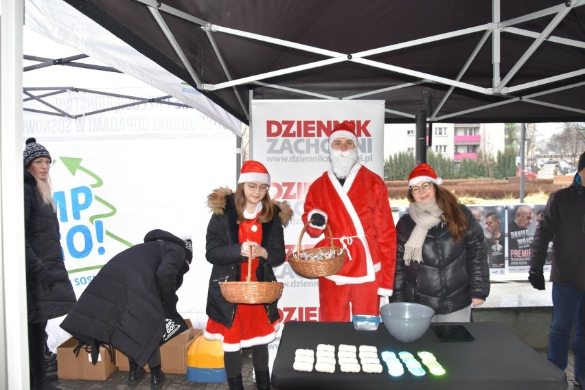 Mieszkańcy Sosnowca wymienili surowce wtórne na świąteczne choinki