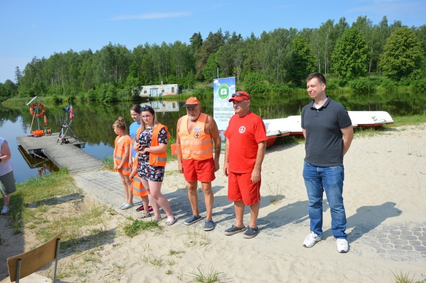 Siemirowice. Szkoła w Przerytem i WOPR zaprosili na pokaz ratownictwa wodnego na akwenie w Siemirowicach