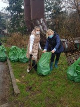 "Sprzątamy Kucelinkę". Wspaniała akcja na Zawodziu zorganizowana przez Akademię Seniora i radną Krystynę Stefańską