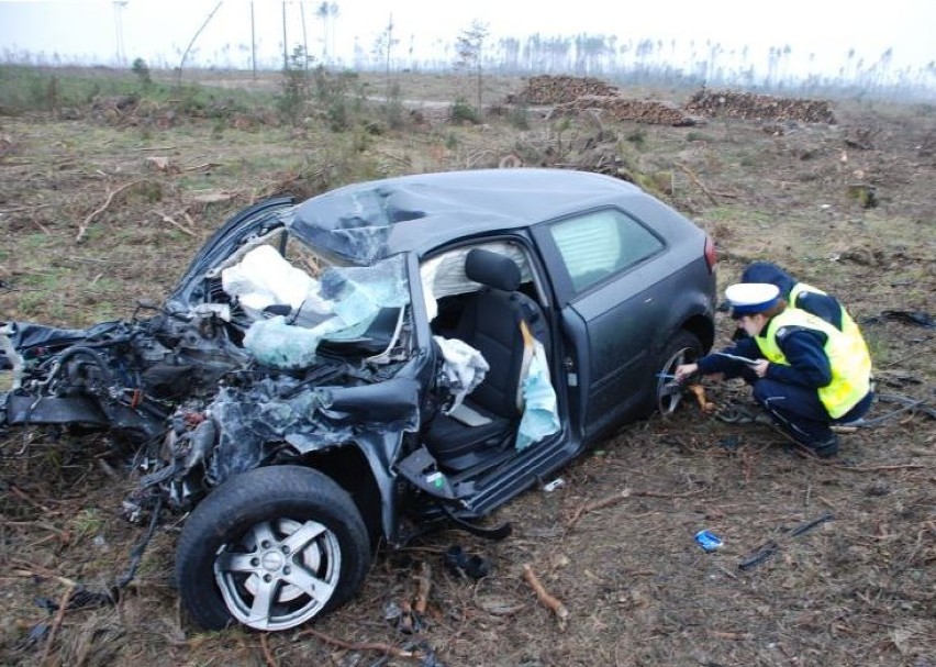 Dwie osoby poszkodowane w wyniku wypadku na trasie Chojnice-Czersk. Osobówka zderzyła się z ciężarówką