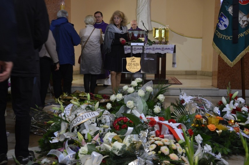 Pogrzeb Ewy Juszko-Pałubskiej. Tłumy żegnały mecenas o...