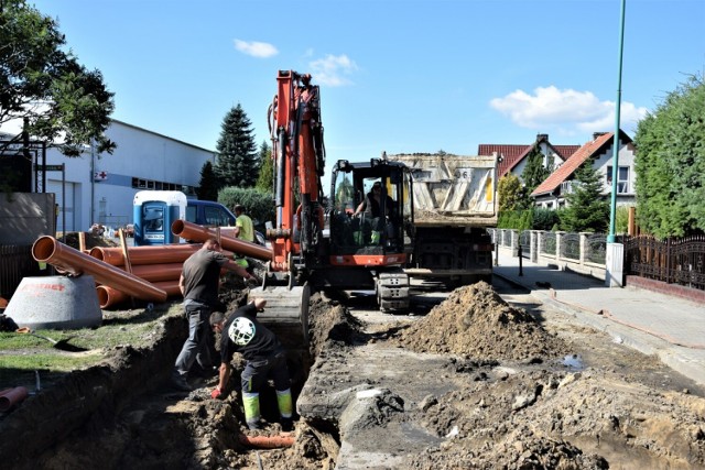 Zbąszyń ulica Sportowa. Trwa modernizacja nawierzchni i budowa kanalizacji deszczowej - 2.09.2021 