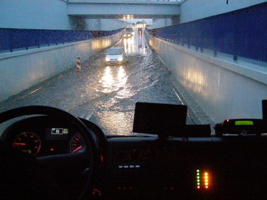 Malbork. Tunel na ul. de Gaulle'a pod wodą. Do stacji pomp nie docierał prąd