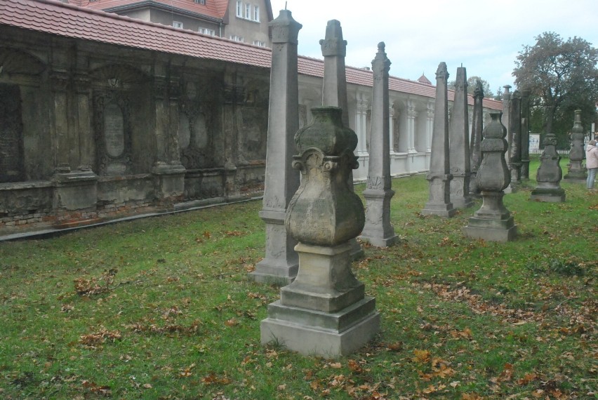 Lapidarium w Lesznie to jeden z najciekawszych zabytków, a...