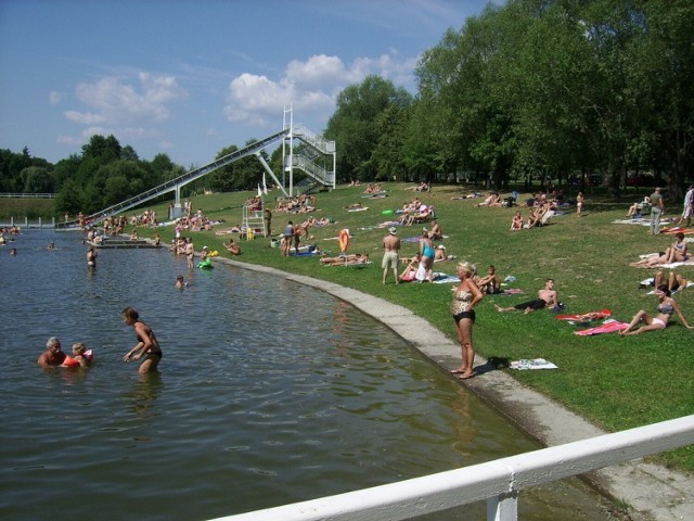 Camping w Pietrowicach leży w Górach Opawskich, przy trasie Głubczyce - Krnov, zaledwie 2 km od granicy z Czechami.