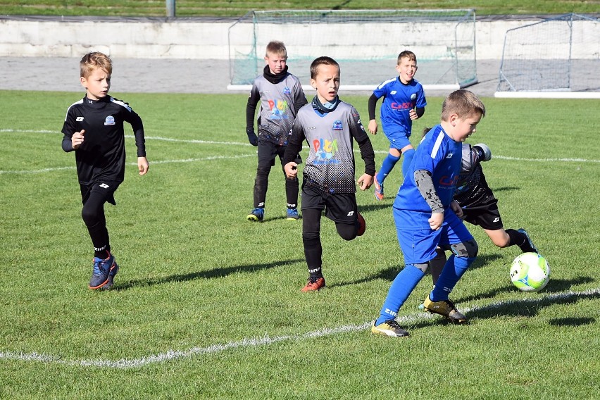 Piłka nożna. Żacy tym razem zagrali na stadionie przy ul. Bydgoskiej w Pile. Zobaczcie zdjęcia