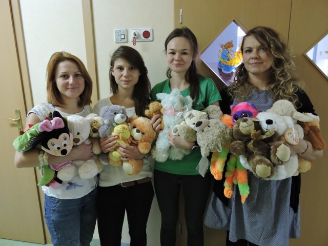 Dzień Pluszowego Misia Chorzów. Wolontariusze odwiedzili Chorzowskie Centrum Pediatrii i Onkologii