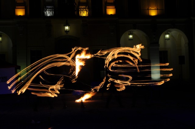 Paulina zrobiła zdjęcia podczas pokazów ognia w ramach Lumo Bjalistoko. W Fireshow 2016 wzięły udział grupy z całej Polski. Ten niesamowity pokaz odbył się na dziedzińcu przed Pałacem Branickich.