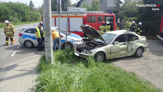 Kolizja w Czernicy. Kierowca wjechał w latarnię