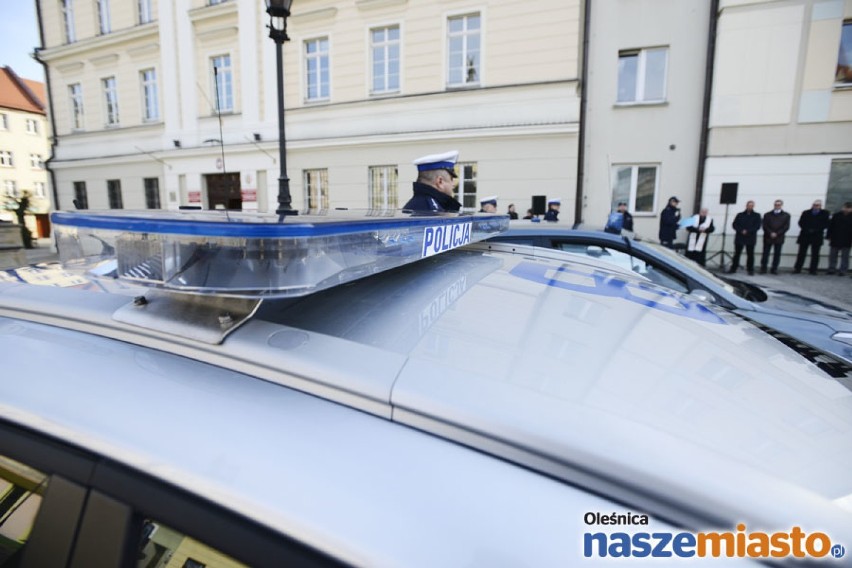 Nowe samochody dla oleśnickiej policji