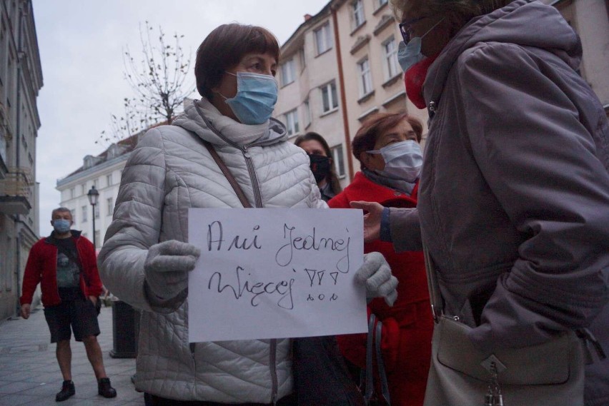 Ani jednej więcej. Protest w Kaliszu po śmierci 30-letniej...