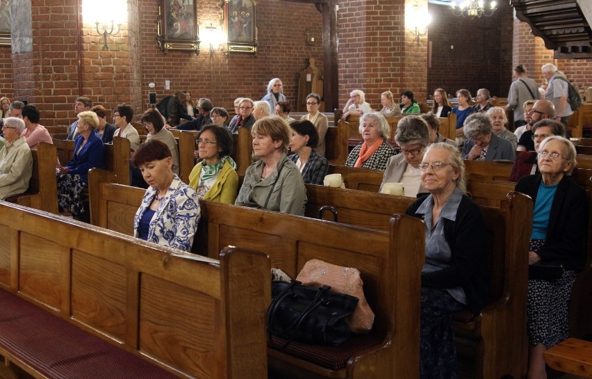 Koncert świetnego czeskiego chóru męskiego otworzył program...