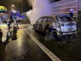 Pożar samochodu na autostradzie A2. Pojazd spłonął doszczętnie. ZDJĘCIA