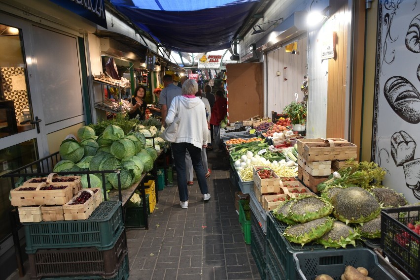 Ile pod koniec lipca  kosztują owoce i warzywa na bazarze w Chełmie? Sprawdziliśmy - zobacz zdjęcia